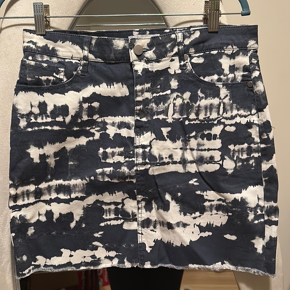Acid wash/blue and white tie dye style mid thigh skirt size 29